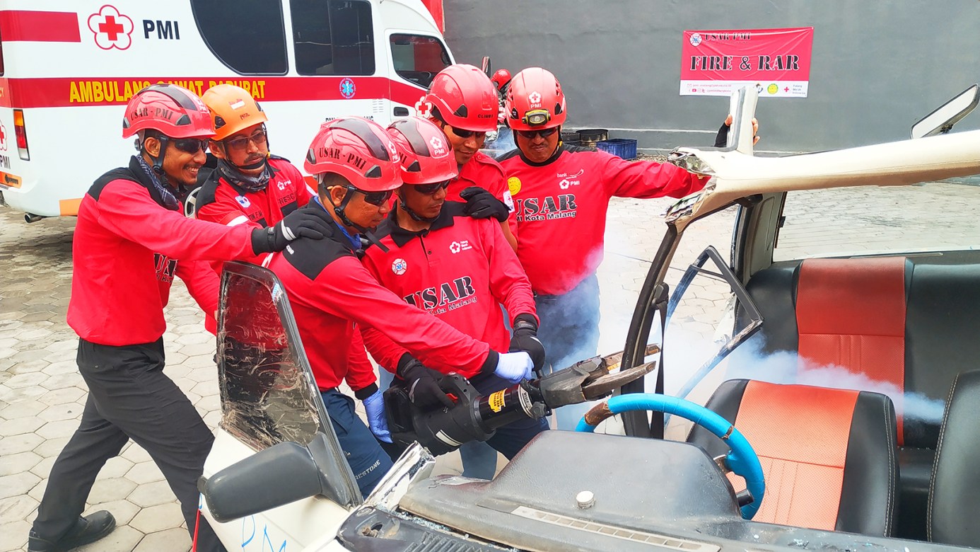 first aid accident kecelakaan diklat PMI PMR KSR relawan meranti korps Red Cross Indonesia website
