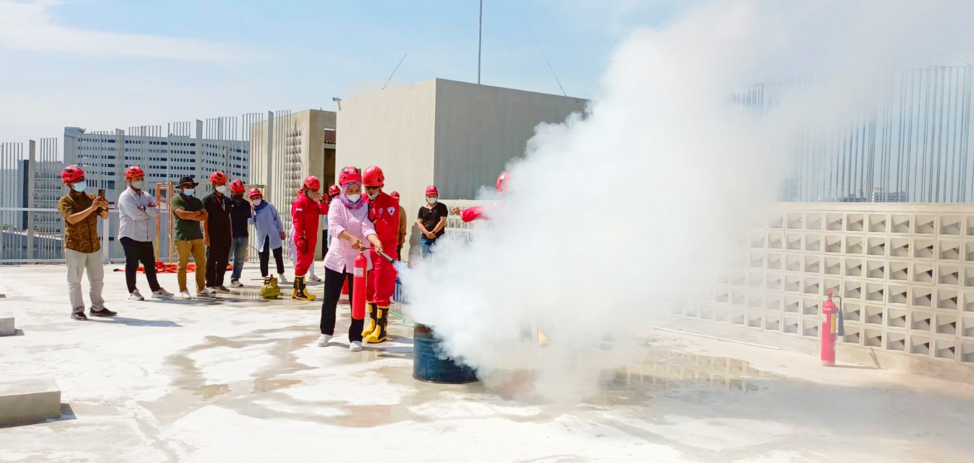 first aid fire training pelatihan kebakaran diklat PMI PMR KSR relawan meranti korps Red Cross Indonesia website
